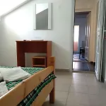 House 3* コスティネシュティ
