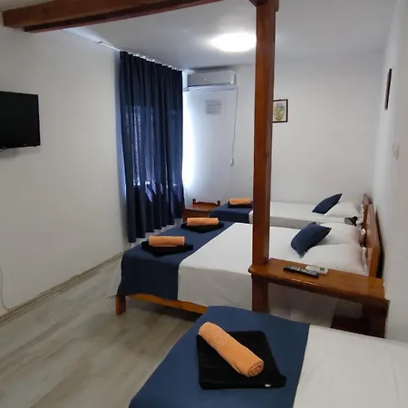 House Vendégház 3*